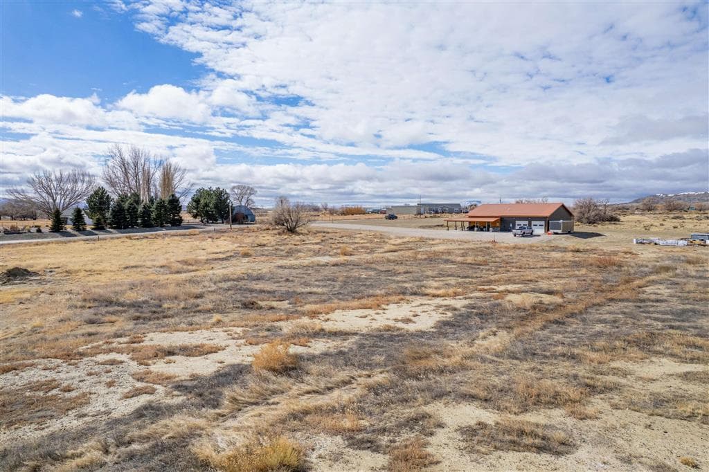 1135 Barrows Rd — photo 13 of 17