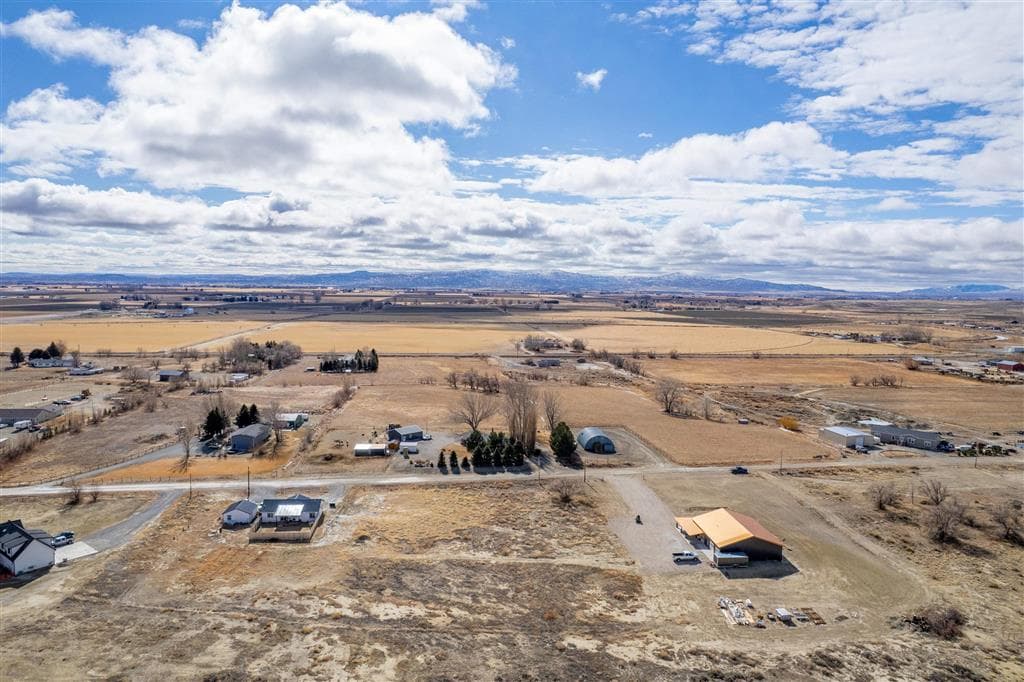 1135 Barrows Rd — photo 15 of 17