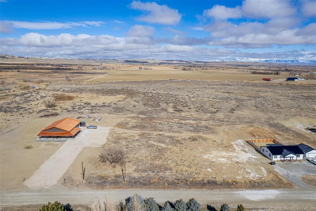 1135 Barrows Rd — photo 4 of 17