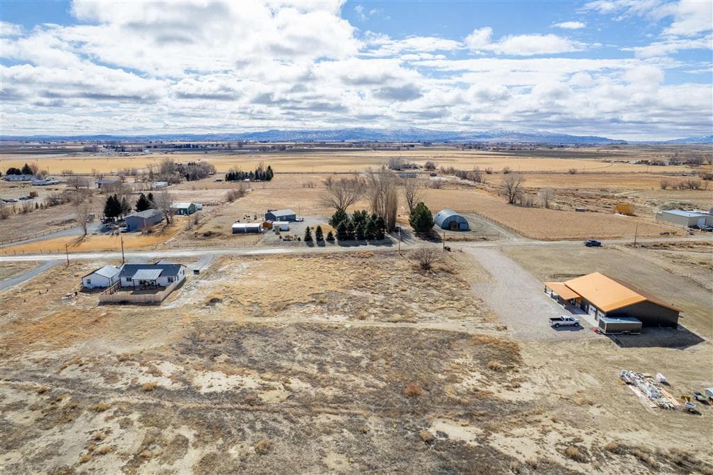 1135 Barrows Rd — photo 8 of 17