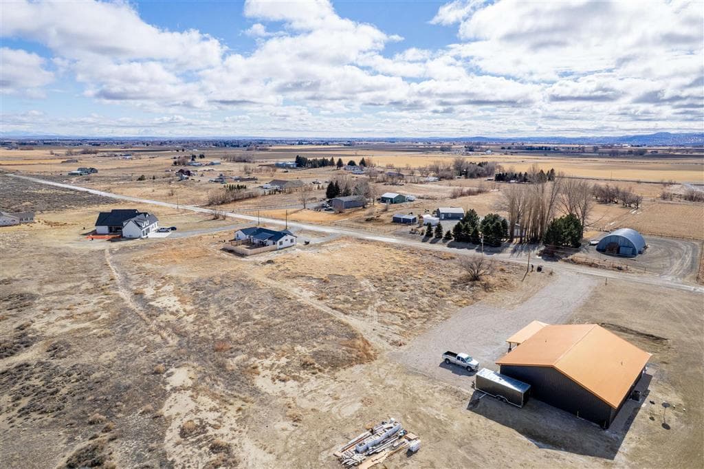 1135 Barrows Rd — photo 9 of 17