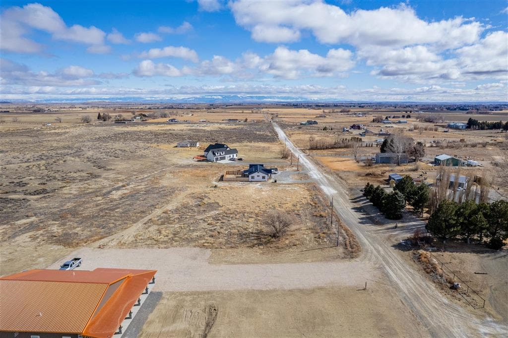 1135 Barrows Rd — photo 10 of 17