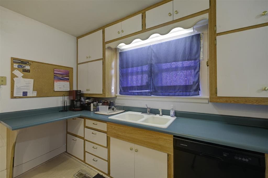 28/30/34 Pearson Ave — photo 7 of 29