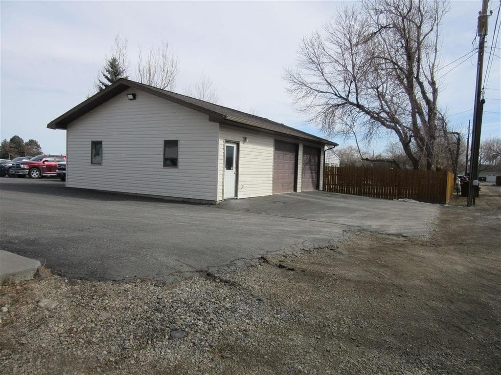 1402 Stampede Ave — photo 13 of 56