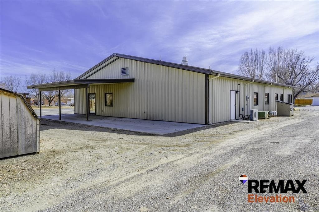 156 N 6th St — photo 2 of 23