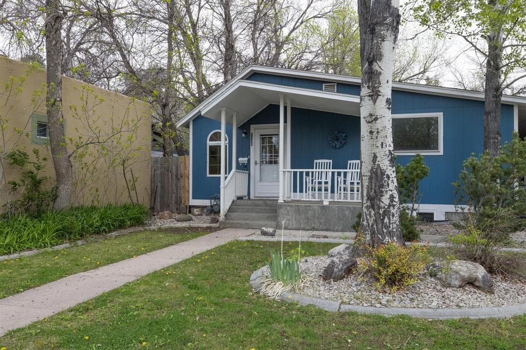 1126 Alger Ave photo 1