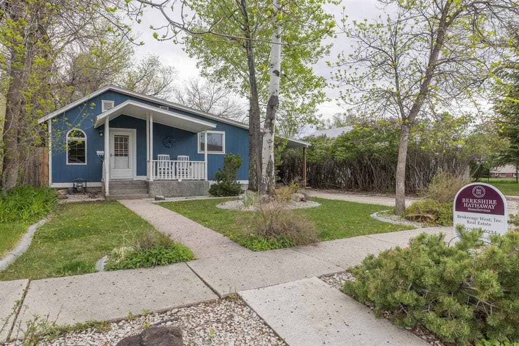 1126 Alger Ave — photo 2 of 45