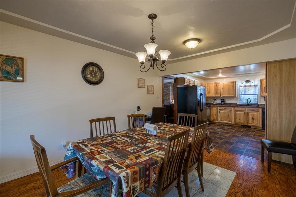 1126 Alger Ave — photo 13 of 45