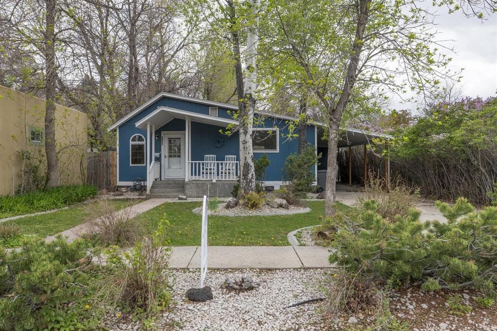 1126 Alger Ave — photo 3 of 45