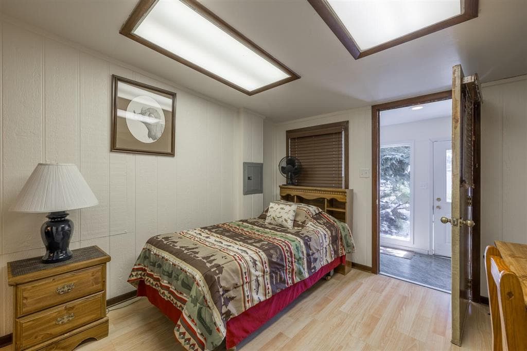 1126 Alger Ave — photo 29 of 45