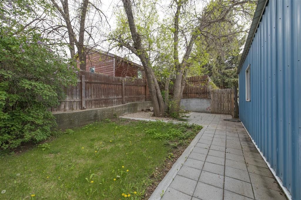 1126 Alger Ave — photo 39 of 45