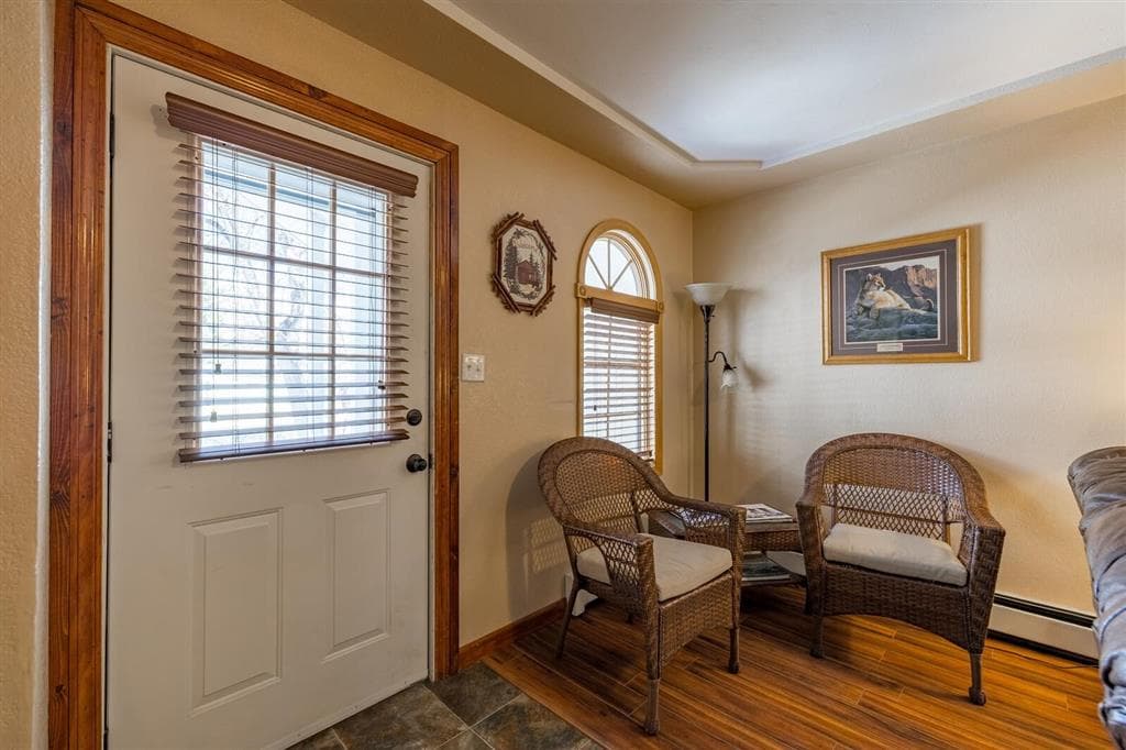 1126 Alger Ave — photo 5 of 45