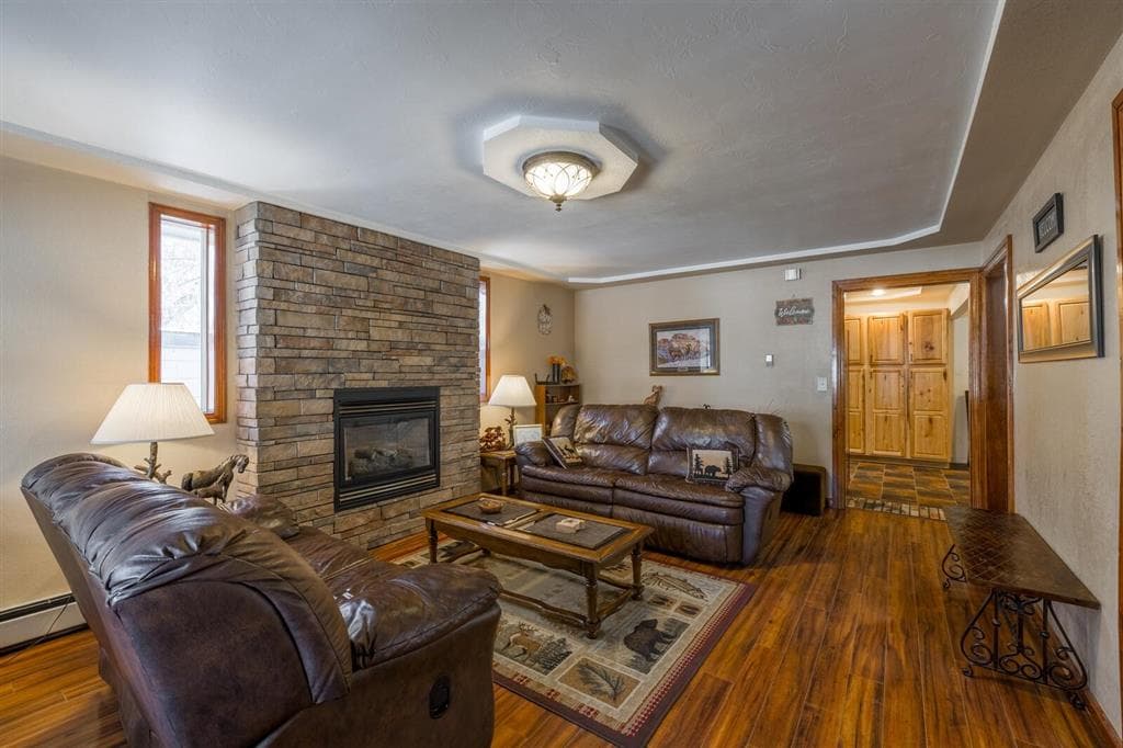 1126 Alger Ave — photo 8 of 45