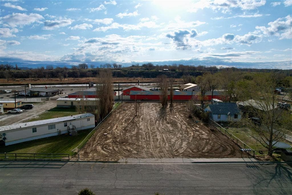 1325 N 7th St — photo 2 of 14