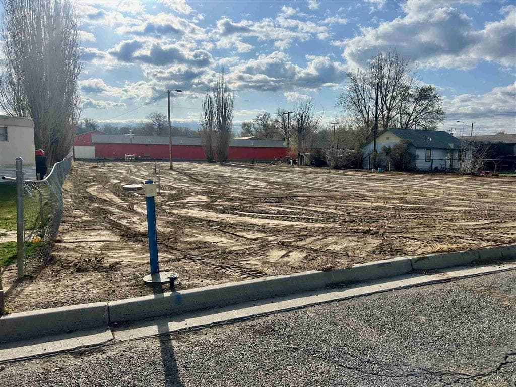 1325 N 7th St — photo 7 of 14