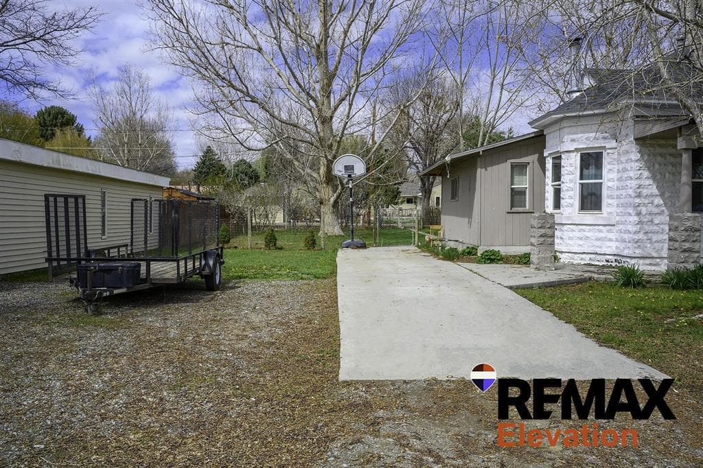 602 S 6th St — photo 4 of 26