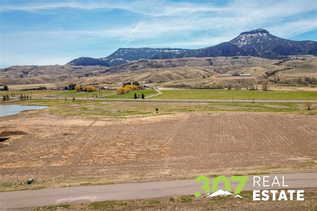 98 Stillwater Dr — photo 11 of 32