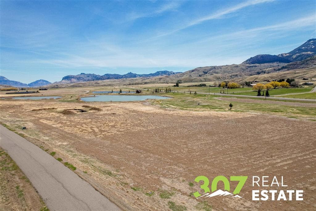 98 Stillwater Dr — photo 10 of 32