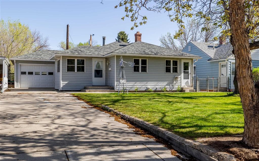 1719 Bleistein Ave photo 1