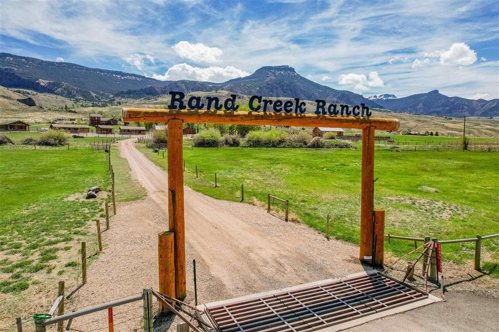 3080 & 3064 North Fork Hwy photo 1