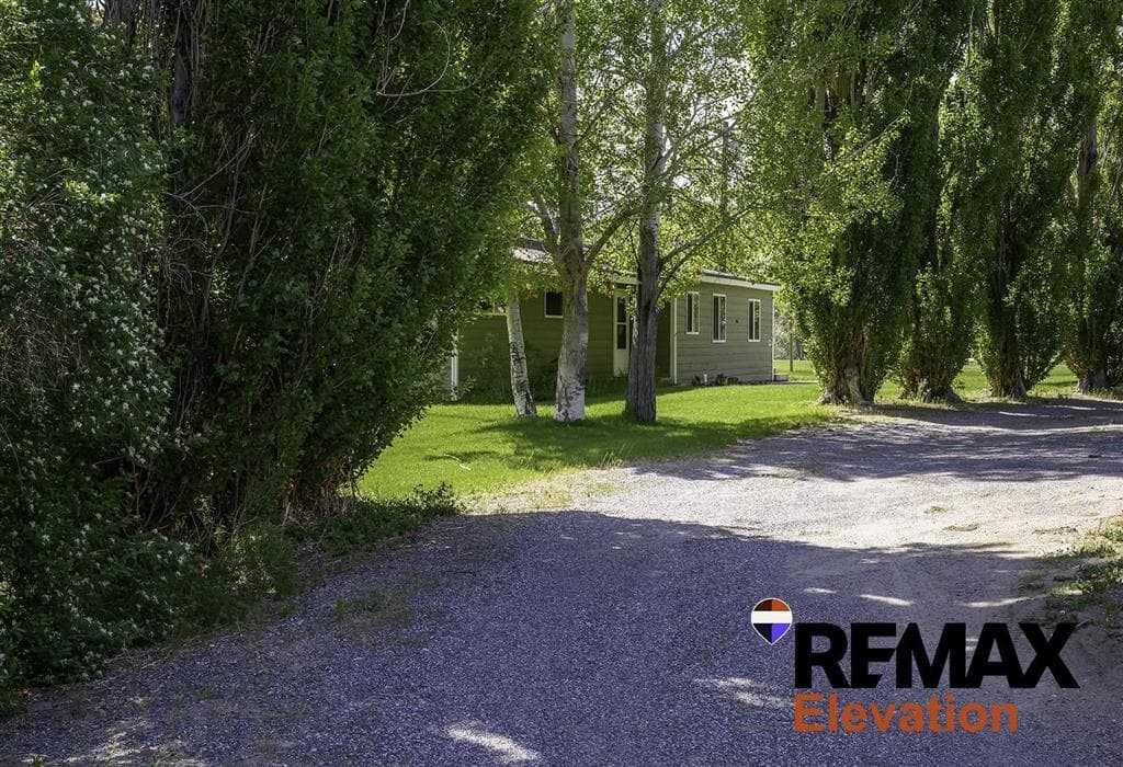 905 S 9th St — photo 4 of 33