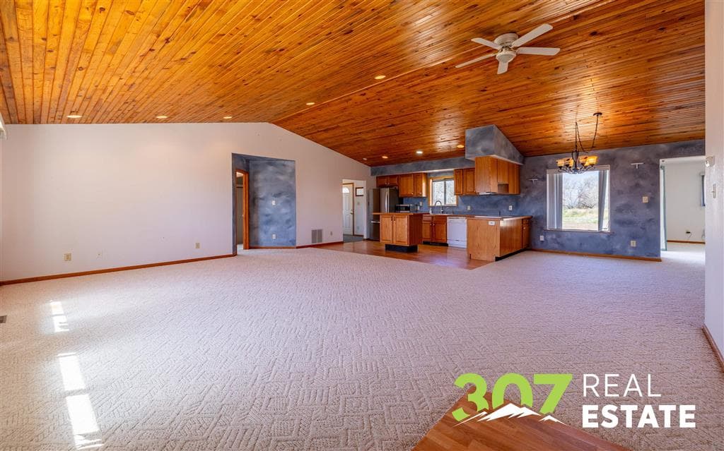 726 Henry Rd — photo 3 of 31