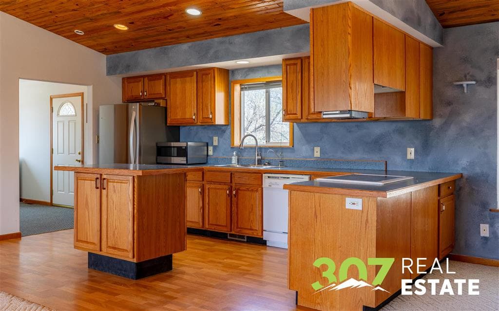 726 Henry Rd — photo 4 of 31