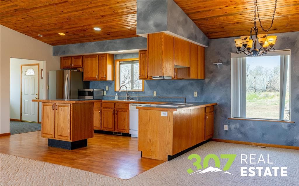 726 Henry Rd — photo 5 of 31