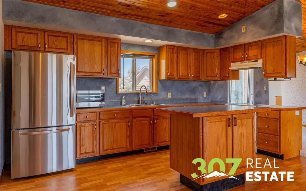 726 Henry Rd — photo 7 of 31