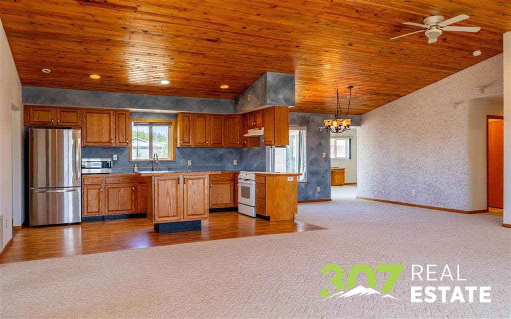 726 Henry Rd — photo 8 of 31