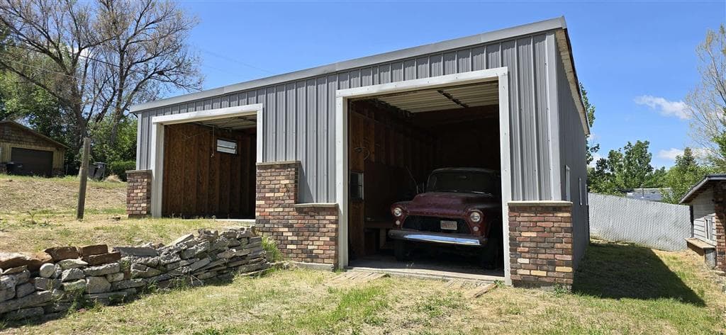 169 E Broadway St — photo 24 of 26