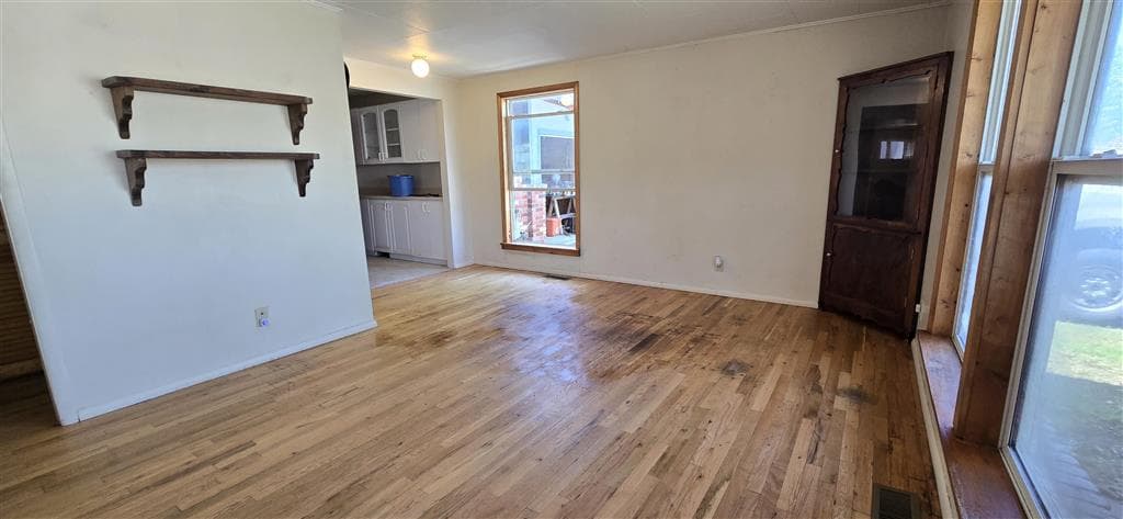 169 E Broadway St — photo 4 of 26