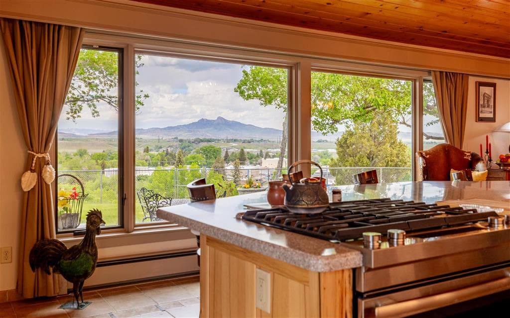 1507 Shepard Pl photo 1