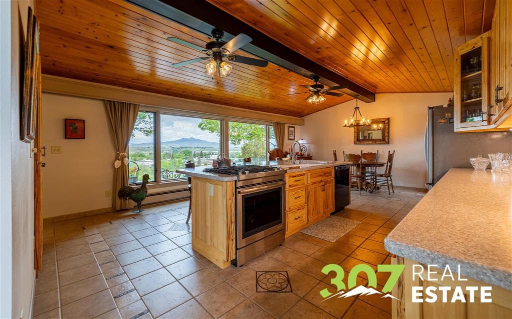 1507 Shepard Pl — photo 3 of 25