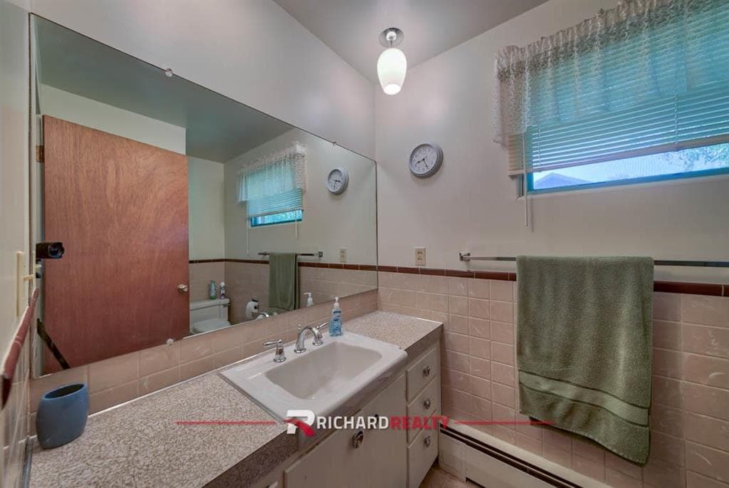 719 W B St — photo 21 of 30