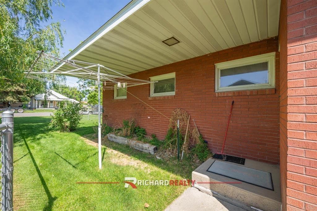 719 W B St — photo 25 of 30