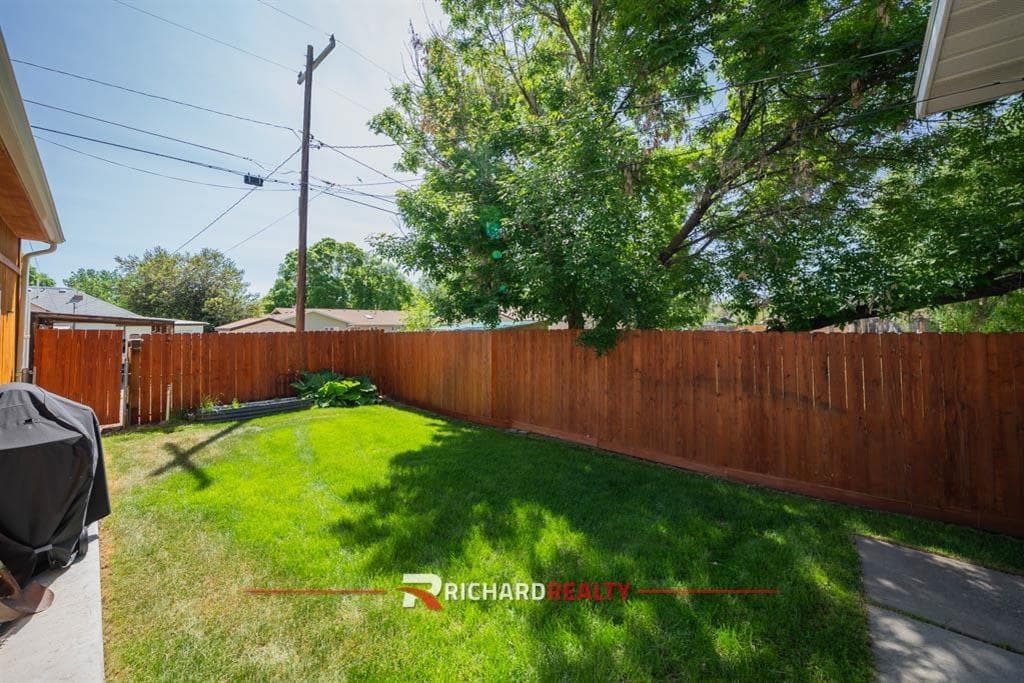 719 W B St — photo 27 of 30