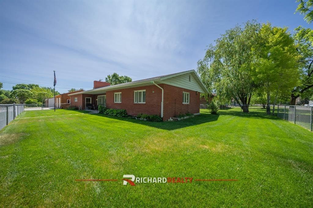 719 W B St — photo 29 of 30