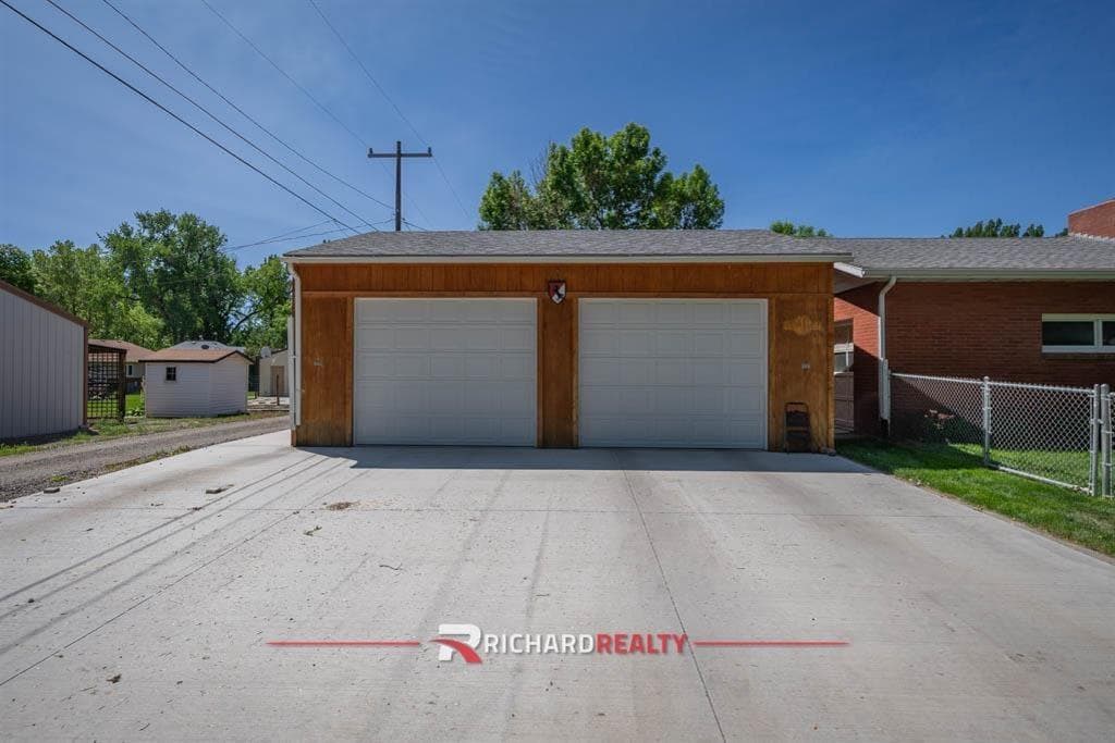 719 W B St — photo 30 of 30