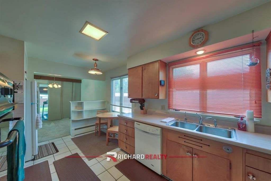 719 W B St — photo 9 of 30