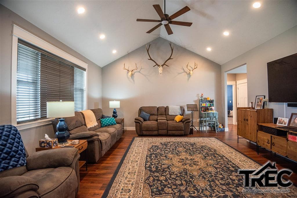 711 Jason Rd — photo 4 of 45