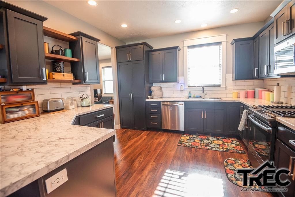 711 Jason Rd — photo 9 of 45