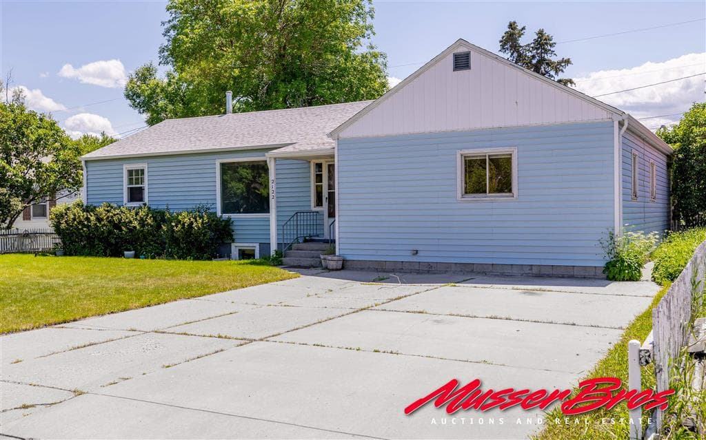 2122 Peake Ave — photo 2 of 40