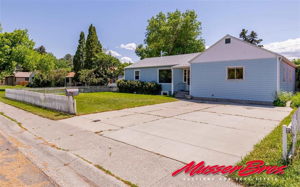 2122 Peake Ave — photo 3 of 40