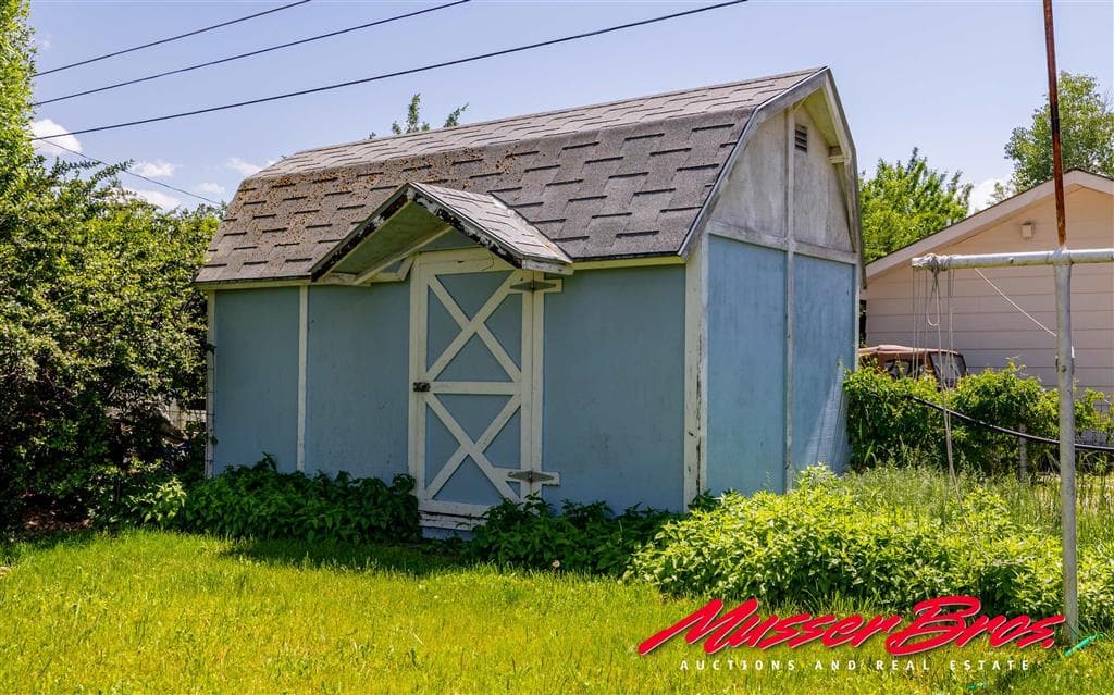 2122 Peake Ave — photo 7 of 40