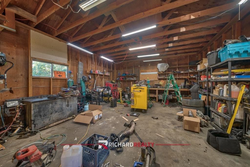 317 Thomas Ave — photo 15 of 23