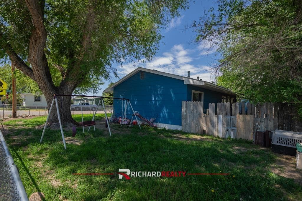 317 Thomas Ave — photo 17 of 23