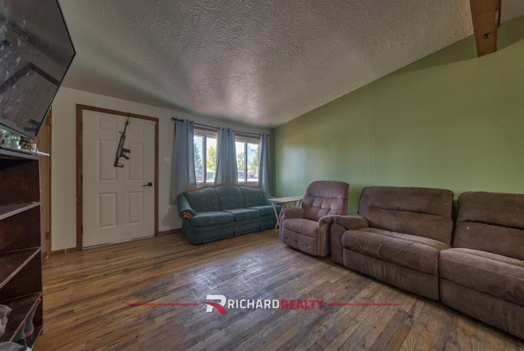 317 Thomas Ave — photo 3 of 23