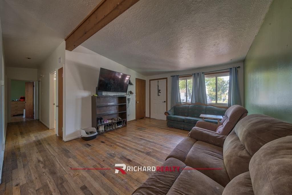 317 Thomas Ave — photo 4 of 23