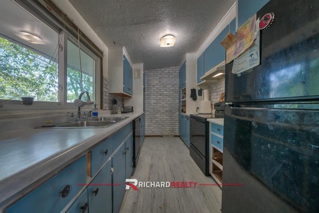 317 Thomas Ave — photo 6 of 23